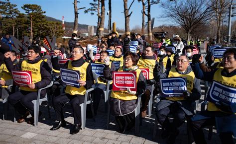 Why 1 600 Doctors In South Korea Are On Strike Time