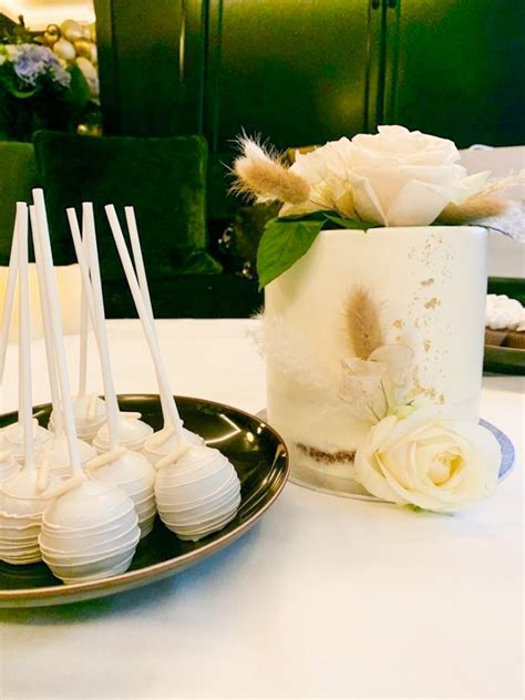 La Baby Shower Teddy Bear de Sabrina en blanc nude et doré