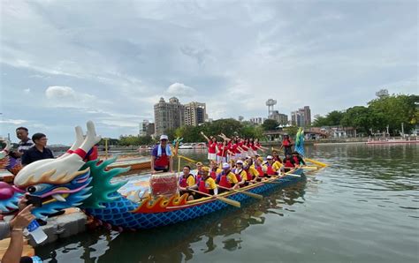 高雄市議會龍舟隊和啦啦隊合體亮相 為市府首長隊pk賽作最後集訓