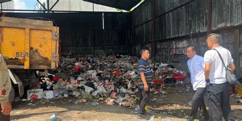 Sampah Menggunung Di Tengah Kota Tangerang Hampir Setinggi Rumah