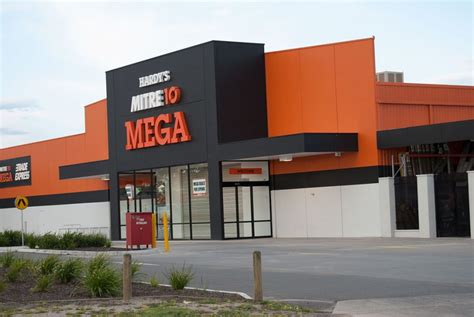 Mitre 10 – Bald Hill Road Pakenham – TCC Commercial Builders & CO PTY LTD