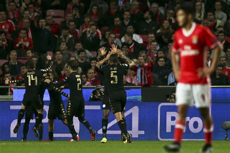 Benfica Perde N Poles Mas Apura Se Para Os Oitavos Zap Not Cias