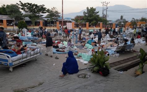 Van 832 Muertos Por Terremoto Y Tsunami En Indonesia