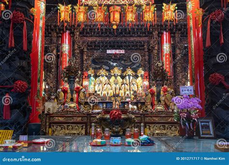 The Interior of the Temple in Taipei, Taiwan. Editorial Photography ...