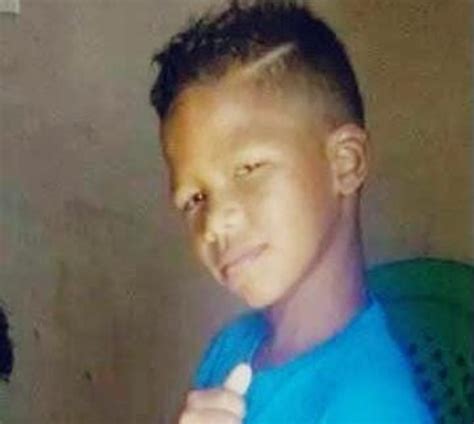 Menino de 10 anos morre ao sofrer choque de celular ligado à tomada