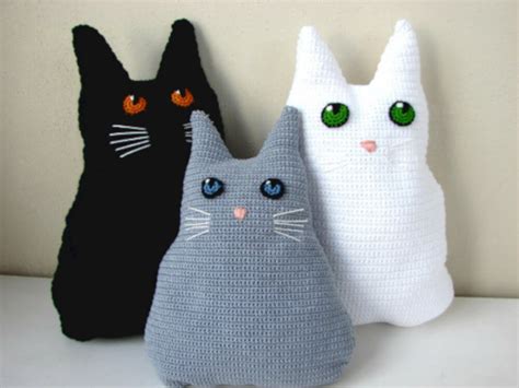 Cat pillow - crochet pattern