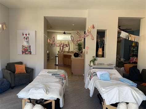 Guide explaining the free digital services that Indio Library offers 19