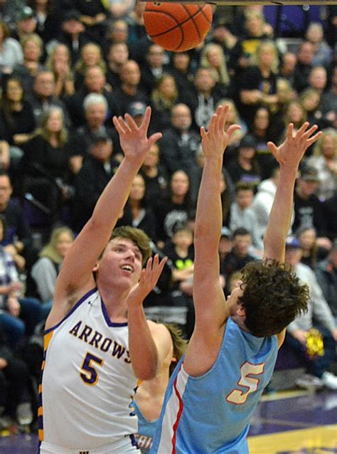 Watertown Hosts Sioux Falls Lincoln In Class Aa B Oys Basketball