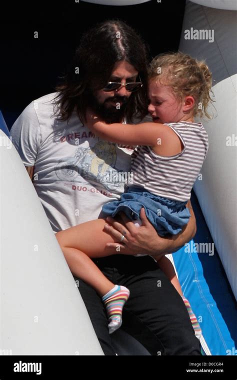 Dave Grohl And Violet Maye Grohl Stock Photos & Dave Grohl And Violet ...