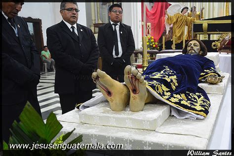 Solemne velación de la C I Señor Sepultado del Templo de El Calvario