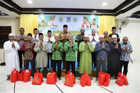 Akhiri Safari Ramadhan Di Wondama Gubernur Waterpauw Papua Barat