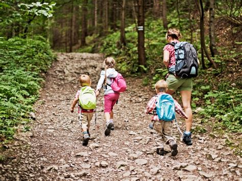 15 zábavných hier na turistiku s deťmi Domalenka