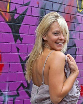 Blonde Australian Amateur Leigh Getting Nude In A Public Laneway Porn