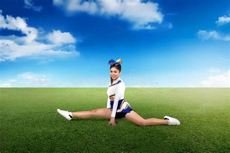 Cheerleader Splits Stock Photos - Free & Royalty-Free Stock Photos from ...