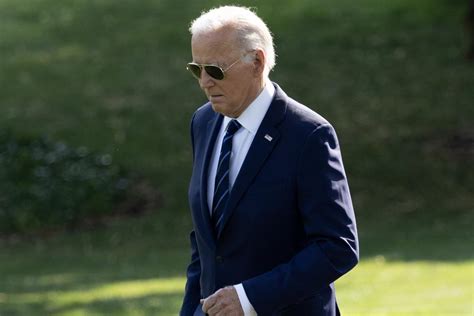 Biden sob pressão Já são 33 os políticos democratas a pedir o