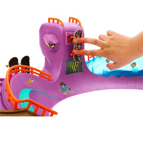 Hot Wheels Pista De Skate Octopark Skatepark Polvo MATTEL Detalhes Magazine Quer Presentear