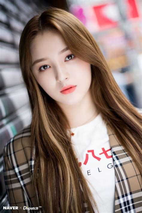 Nancy Jewel Mcdonie Bông hồng lai tuyệt trần hot girl phố đi bộ tại Hà Nội VOZ