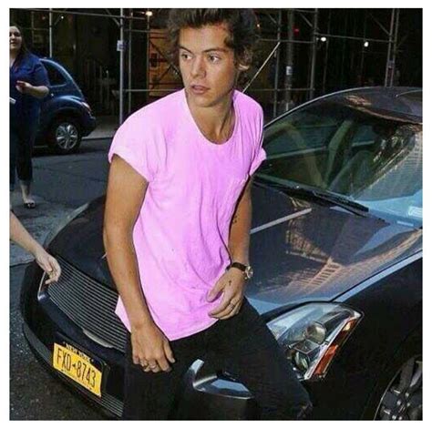 Harry Styles Wearing A Pink Shirt Looks Nice Harry Harry Styles Pinterest