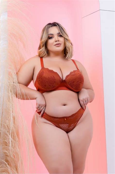 Curvy Models Plus Size Models Curvy Girl Outfits Curvy Women Fashion