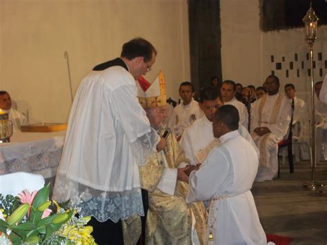 Paróquia de Santa Terezinha do Menino Jesus Ordenação Diaconal do