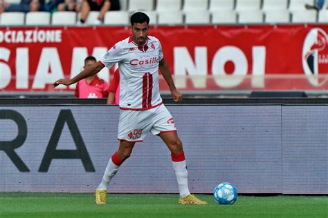 Cosenza Ore Di Attesa Per Frabotta E Sul Centrocampista Tifo Cosenza