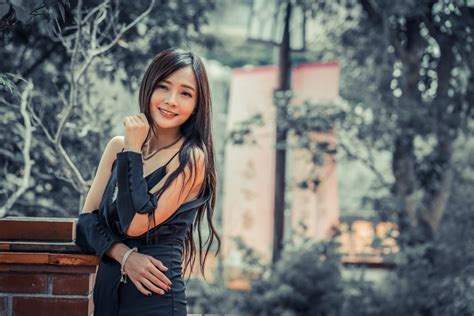 K Asian Bokeh Brunette Girl Glance Smile Hands Hd Wallpaper