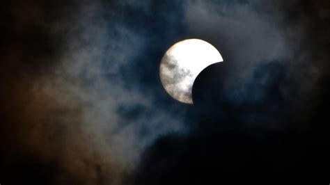 Eclipse Solar Híbrido Qué Es A Qué Hora Y Cómo Ver En Vivo