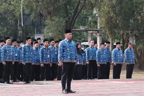 SUJUD SYUKUR EMPAT TUNJANGAN PNS INI AKAN NAIK BERSAMAAN DENGAN