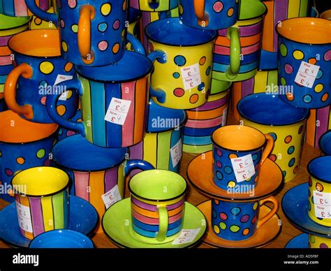 Cuatro Tazas Coloridas Fotograf As E Im Genes De Alta Resoluci N Alamy