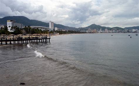 Turista Muere Ahogado En Playa De Acapulco