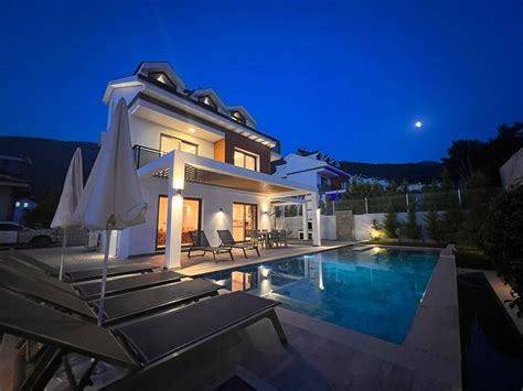 Ölüdeniz de Kalabalık Ailelere Uygun Özel Havuzlu Modern Villa