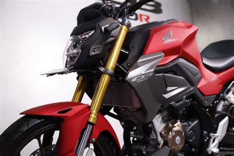 Fitur Baru CB R Streetfire Motor Naked Bergaya Big Bike