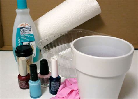 Потрясающие вазоны для цветов, расписанные лаком для ногтей