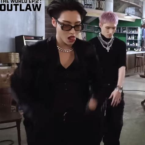 Pin By Rosey On Ateez Hot Korean Guys Park Seong Hwa Pretty People