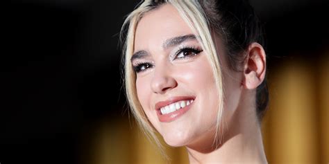 ‘half Asleep Dua Lipa Shows Off Her Hot Bikini Body Bikini Dua Lipa