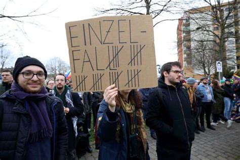 Bundesweite Gedenkdemonstration Vier Jahre Nach Dem Rassistischen