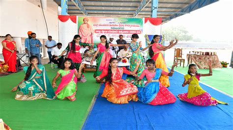 యవత దశ ససకత సపరదయల కపడల Cultural traditions of the