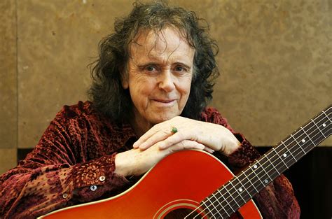 Donovan At Carnegie Hall Troubadour Raconteur And Effortless Charmer