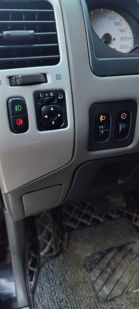 Замена лампочек — Mitsubishi Pajero (3G), 3,5 л, 2005 года | своими ...