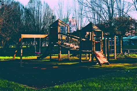 Una Foto Al Giorno Giochi Di Luci E Ombre Sui Giochi Di Parco Cascina