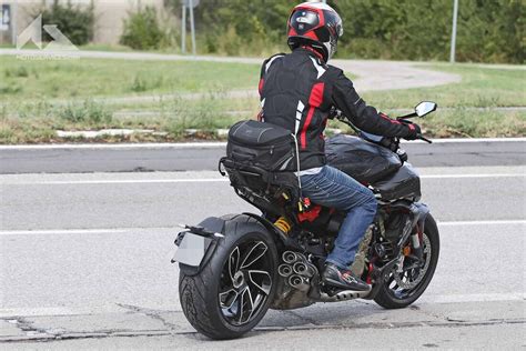 La Diavel En V4 Ducati Diabolise Encore Plus Son Powercruiser