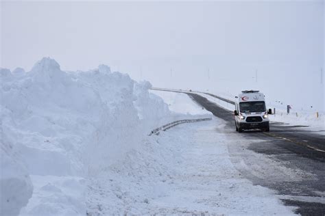 Kar Ve Tipi Nedeniyle Kapanan Kars I D R Kara Yolu Yeniden Ula Ma