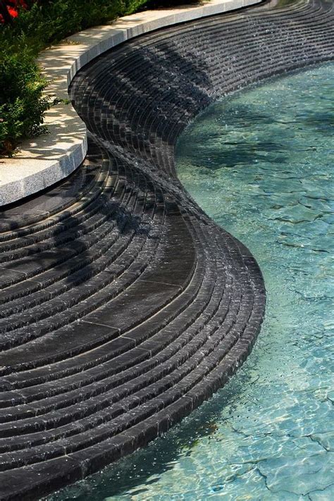 Modern Water Feature Design for Landscape Architecture