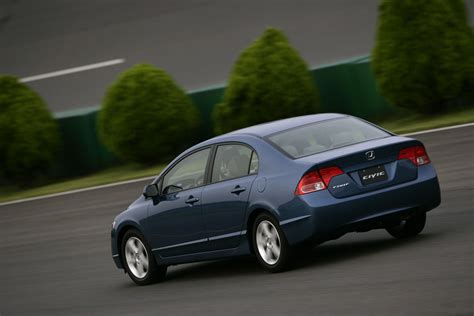 Honda Civic Sedan (2008) - picture 3 of 28