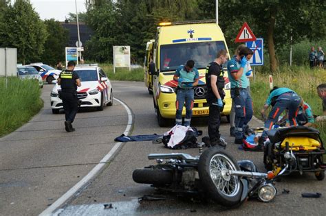 Motorrijder Zwaargewond Na Frontale Aanrijding Met Auto Nederland