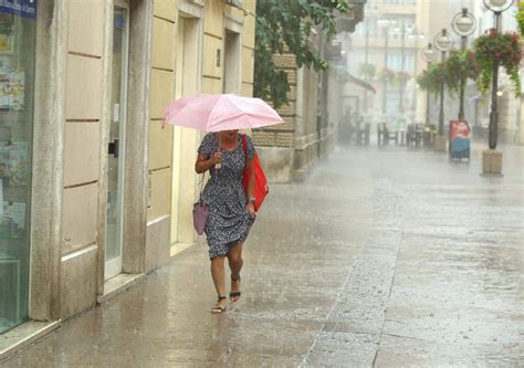 U Kragujevcu za sat vremena palo 50 litara kiše po kvadratnom metru