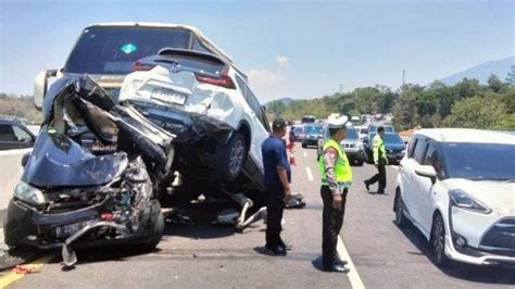 Kecelakaan Beruntun Di Tol Solo Semarang Beberapa Kendaraan Rusak