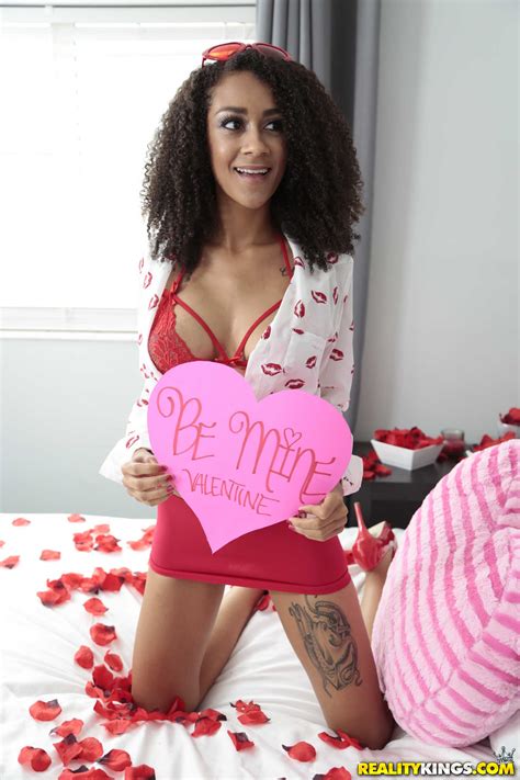 Chocolate Skin Spinner Fucks Ramon In Bed Photos Ariana Aimes Ramon Nomar MILF Fox
