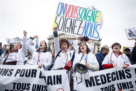 M Decins Dans La Rue Cabinets Ferm S Mardi Noir Pour Les Blouses