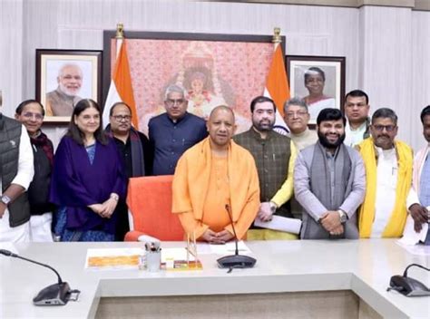 Maneka Gandhi Sultanpur Mp Meets Up Cm Yogi Adityanath With Bjp Mla Ann